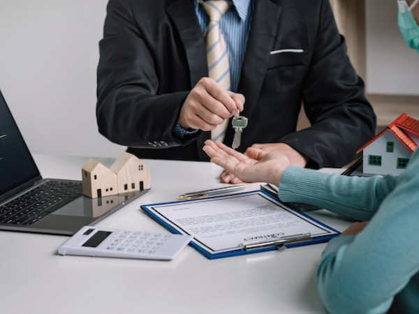 Meet With Expert Real Estate Agent